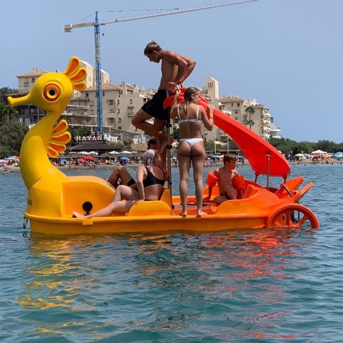 4人用ペダルボ－ト - Gran Caballito de Mar - AVENTURAS AQUATICAS - LA NORIA - 滑り台付
