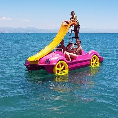 4人用ペダルボ－ト - NEWBEETLE - AVENTURAS AQUATICAS - LA NORIA - 滑り台付