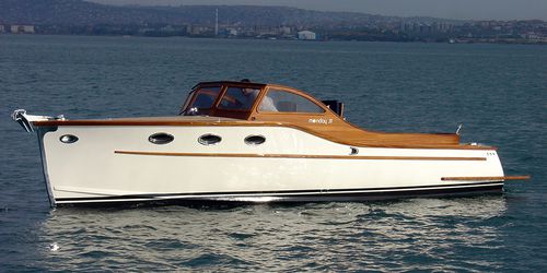船内機ランナバウトボート - BOSPHORUS 31 ROYAL  - Moonday Yachts - デュアルコンソール / オープン / キャビン付き