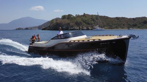 船内機キャビンクルーザ - 31 BOSPHORUS LE - Moonday Yachts - オープン / 日光浴 / チーク材橋