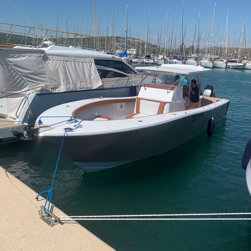 船外機エクスプレスクルーザー - CC 10 - Moonday Yachts - ツインエンジン / オープン / センターコンソール