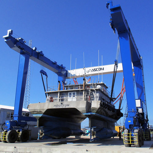 遠隔操作移動リフト - BHT 470 - ABI TRAILERS - U字型 / 4駆動輪 / 電動式