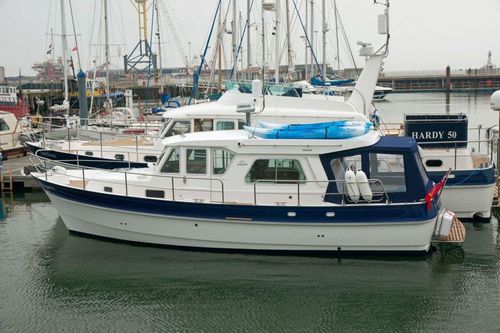 船内機エクスプレスクルーザー - HARDY 36DS - Hardy Marine - ディーゼル / ツインエンジン / 半滑走船体