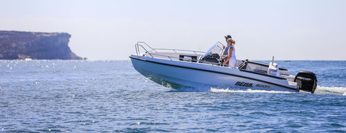 船外機センターコンソールボ－ト - 600 R - Bella Boats Oy - センターコンソール / 水上スキー / スポーツフィッシング