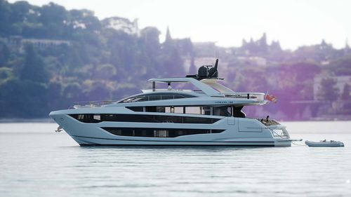 スポーツモーターヨット - 82 - Pearl Motor Yachts Limited - フライブリッジ / 高部操舵室 / キャビン4室