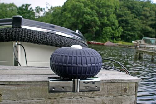 マリーナ用防舷物 - Stainless steel - DockAdd Marine Equipment - 桟橋用 / 車輪 / ドロップスティッチ