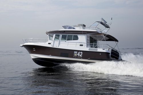 船内機エクスプレスクルーザー - 42 - Linex-Boat Oy - ツインエンジン / フライブリッジ / 操舵室あり
