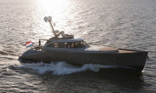クルージングモーターヨット - LB-74 Aicico - Morozov Yachts - 伝統的 / フライブリッジ / 操舵室あり