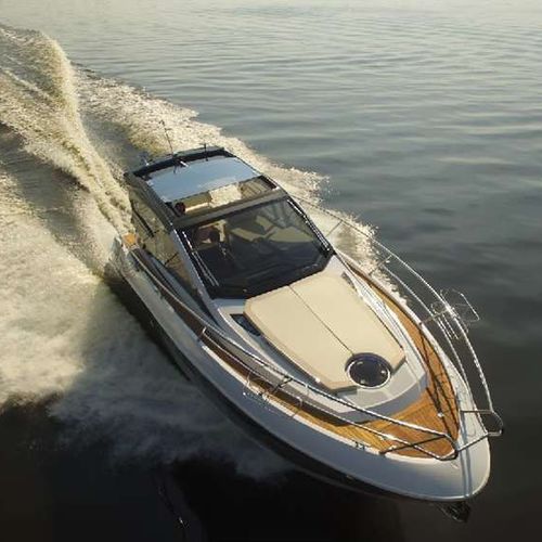 船内機エクスプレスクルーザー - 33 HT - Cobrey Yachts - ツインエンジン / ハードトップ / スポーツ