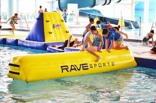 平均台水中遊具 - Aqua Beam - RAVE Sports - レジャーセンター用 / 膨張式
