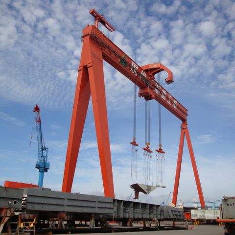 タイヤ式コンテナ ストック用装置 - Konecranes - フロアトラック