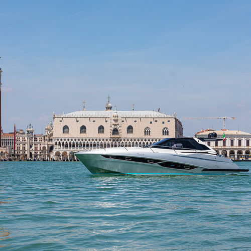 船内機エクスプレスクルーザー - PARANÀ 38 - RIO YACHTS - ディーゼル / ツインエンジン / ハードトップ