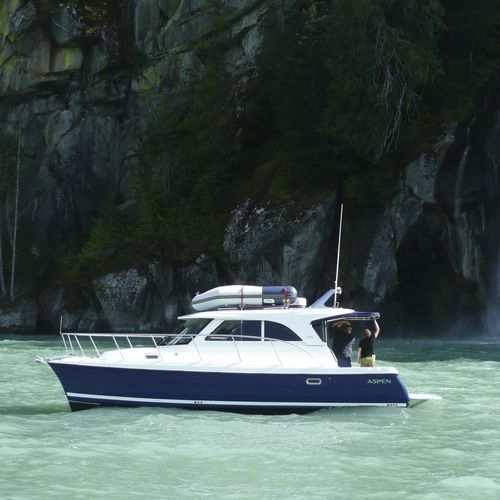 カタマランキャビンクルーザ - C90 - Aspen Power Catamarans - 船内機 / 室内コックピット付き / スポーツフィッシング