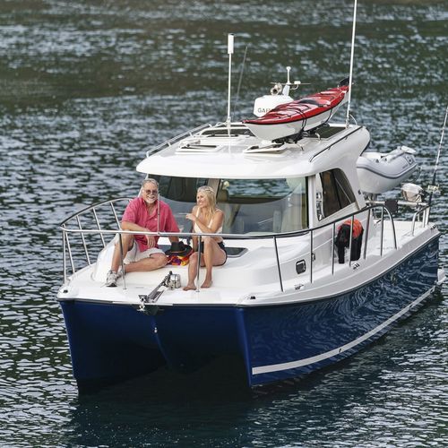 カタマランエクスプレスクルーザー - C107 - Aspen Power Catamarans - 船外機 / ツインエンジン / 操舵室あり