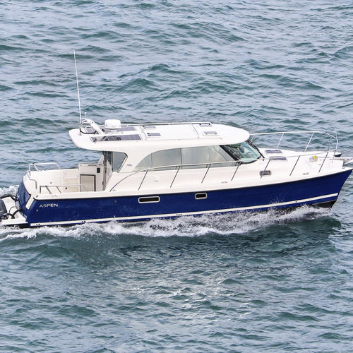 カタマランエクスプレスクルーザー - C108  - Aspen Power Catamarans - 船外機 / ツインエンジン / ハードトップ