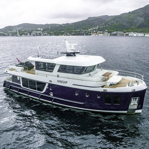 クルージングモーターヨット - HAVGAP - Steeler Yachts - クラシック / 操舵室あり / 電動式