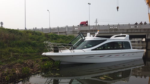 監視船業務用ボート - YB-1056 - Changzhou Youbang Boat Co., Ltd. - 船外機 / ガラスファイバー