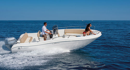 船外機センターコンソールボ－ト - 21 - ALLEGRA BOATS - センターコンソール / 8人 / 日光浴