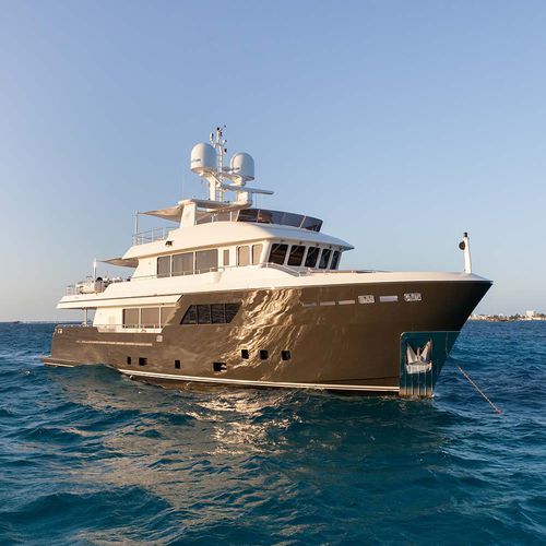クルージングスーパーヨット - ACALA - Cantiere Delle Marche - 高部操舵室 / キャビン5室