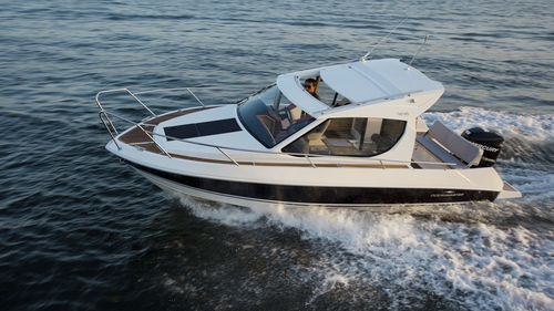 船外機キャビンクルーザ - 760 HTS  - Admiral Boats S.A. - ハードトップ / 室内コックピット付き / 8人