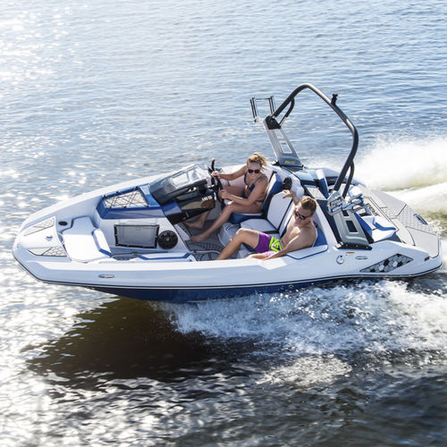 船内機ランナバウトボート - 165 ID - Scarab/Rec Boat Holdings - バウライダー / 5人 / 日光浴