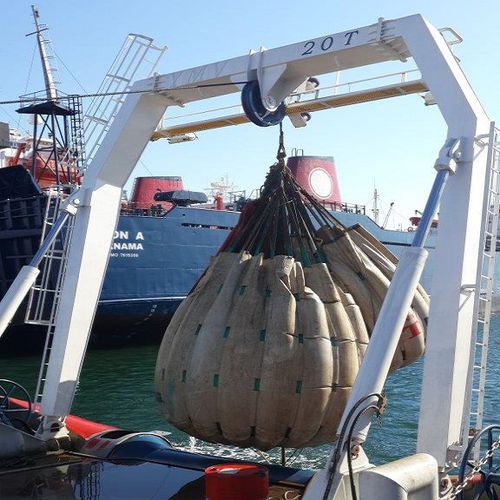 海洋調査船持上げフレーム - LARS - YMV CRANE AND WINCH SYSTEMS