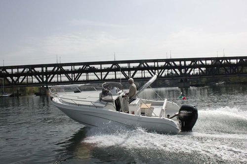 船外機センターコンソールボ－ト - Navajo 23 - Ferrario Nautica - 8人 / キャビン付き
