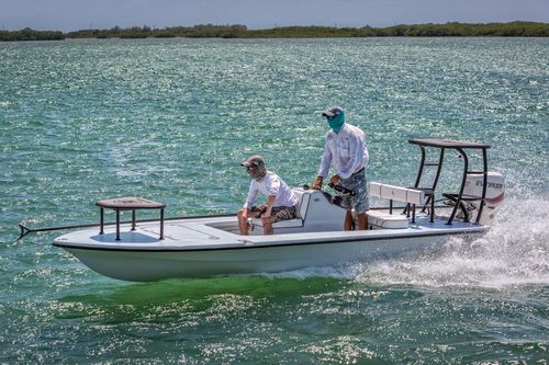 船外機フラットボート - Elite - Beavertail Skiffs - センターコンソール / オープン / スポーツフィッシング