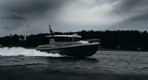 船内機エクスプレスクルーザー - BY42 - Brizo Yachts - ハードトップ / キャビン付き / クラシック