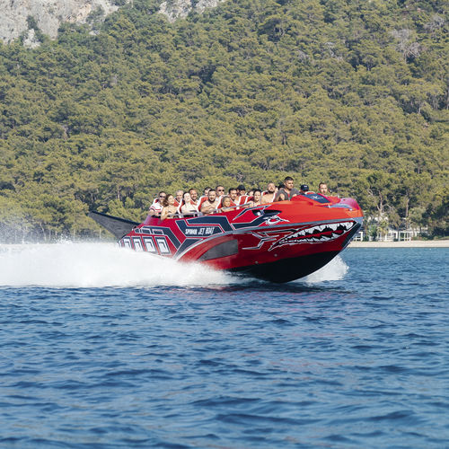 遊覧船業務用ボート - Predator Commercial Jet Boat - Alesta Marine - インボードウォータージェット / GRP
