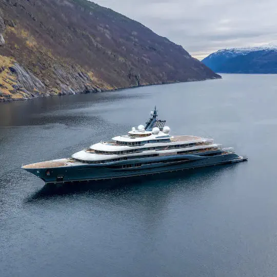 Megaiate de cruzeiro - HADAR - Lurssen Yachts - com casa de leme