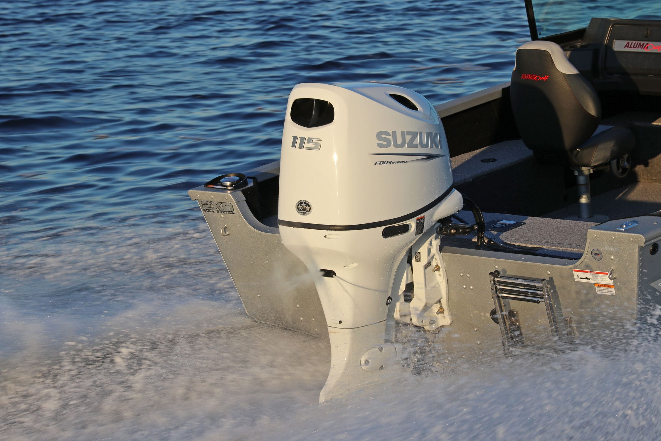 Motor de popa - DF115 - Suzuki Marine - a gasolina / para