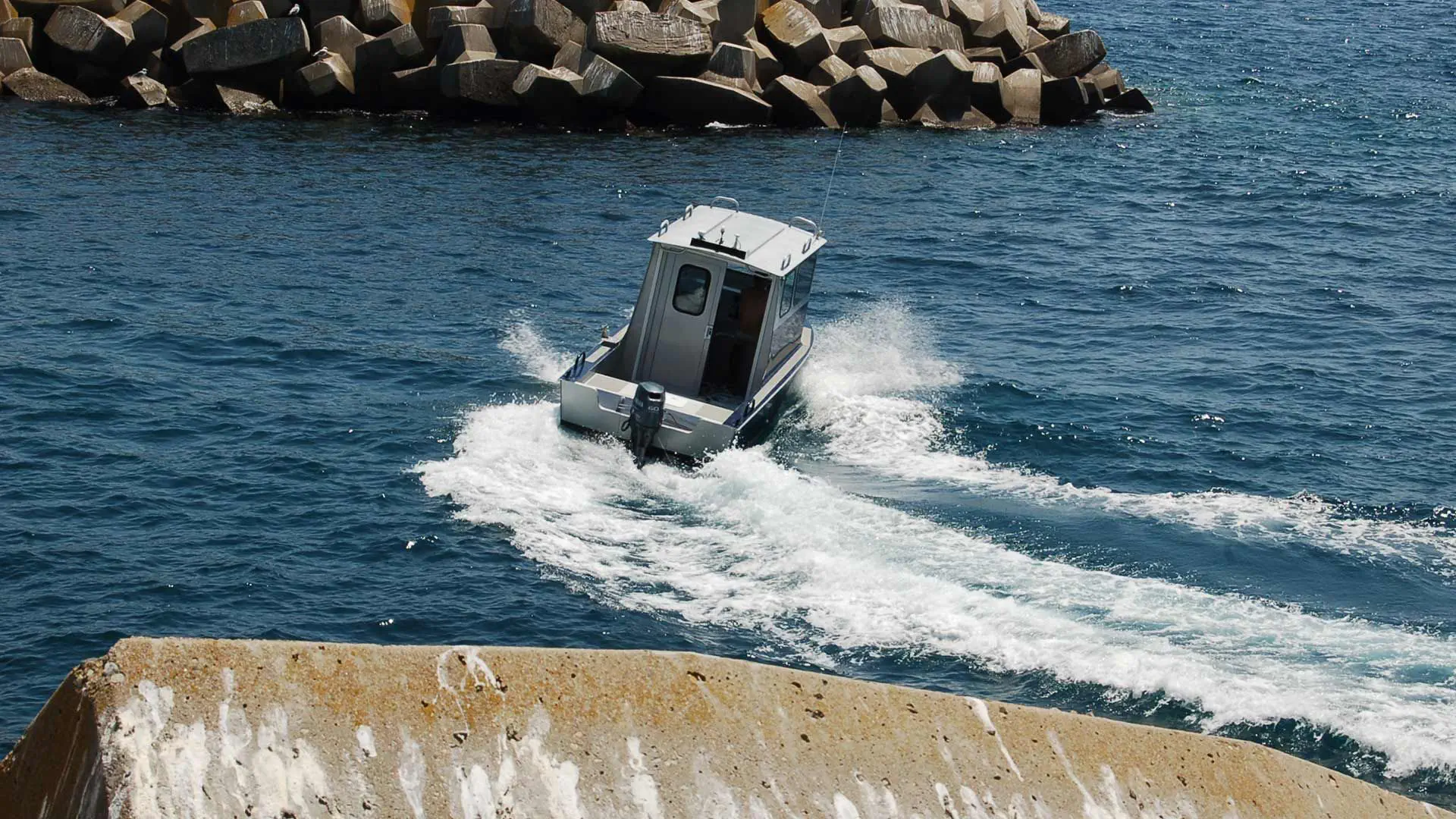Barco profissional barco de trabalho - M600 - MOGGARO ALUMINIUM YACHTS -  barco-ambulância / barco para pesquisa científica / com motor de popa, image size:1920x1080