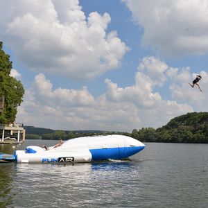 equipamento de diversão aquática catapulta