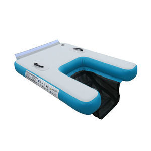 equipamento de diversão aquática em escada
