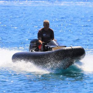 barco inflável com motor de popa / elétrico / semirrígido / com console central