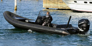 barco inflável com motor de popa 1