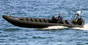 barco profissional barco-patrulha 1