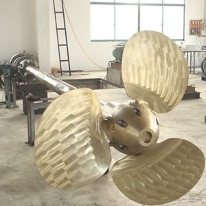 hélice para navio / de passo controlável / com linha de eixo / 3 pás