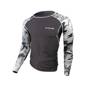 camiseta de lycra de mangas longas