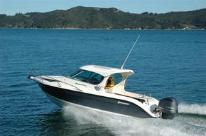 lancha Cabin Cruiser com motor de popa / com hard-top / com cockpit fechado / de pesca esportiva
