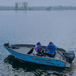 bass boat com motor de popa 1