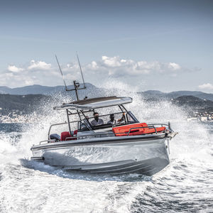 lancha Express Cruiser com motor de popa 1