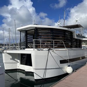 barco-casa catamarã