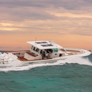 iate a motor de pesca / de cruzeiro / open / com hard-top