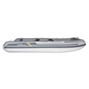 barco inflável com motor de popa