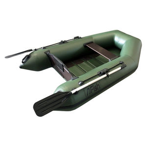 barco inflável com motor de popa