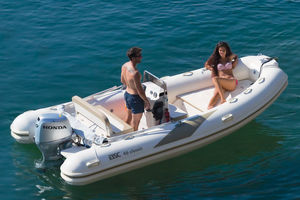 barco inflável com motor de popa 1