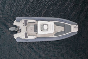 barco inflável com motor de popa 1