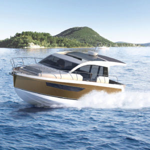lancha Express Cruiser com motor de centro
